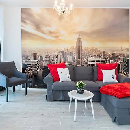 Banksy Apartment - Ilumino Лодзь Экстерьер фото