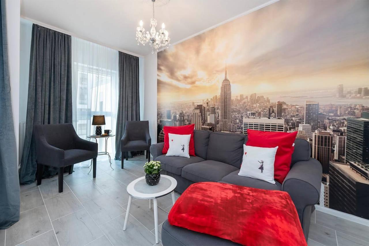Banksy Apartment - Ilumino Лодзь Экстерьер фото